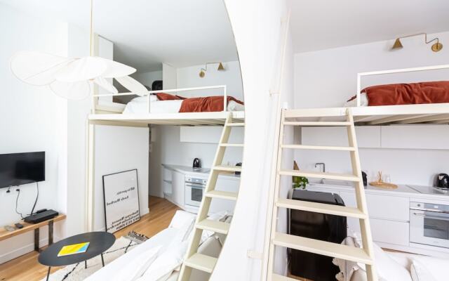 Bright and Cosy Studio in the Historical Heart of Bordeaux by GuestReady