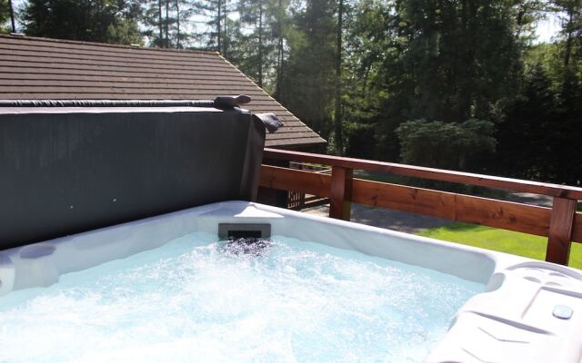 Lady Galloway Lodge 28 with Hot Tub, Newton Stewart