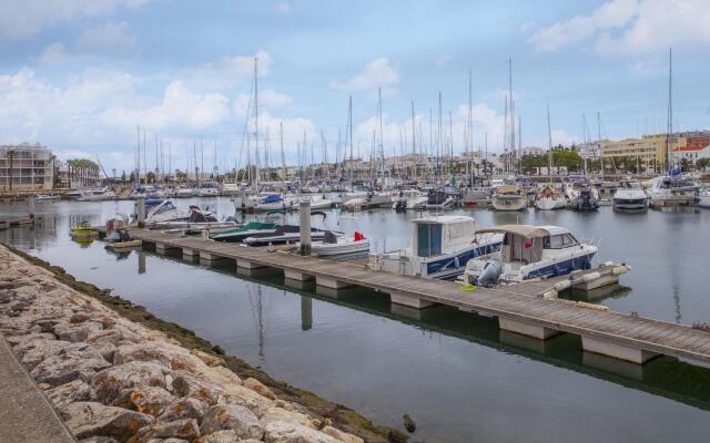 B40 - Marina View Apartment