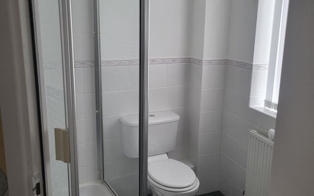 Impeccable 4-bed House in Leicester