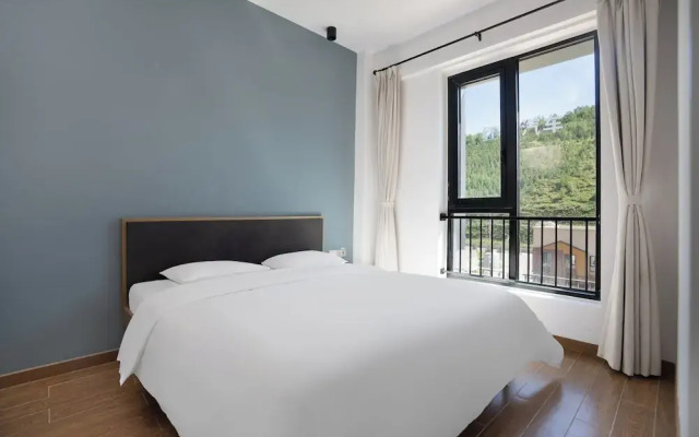 Prince Hotel By Secret Garden