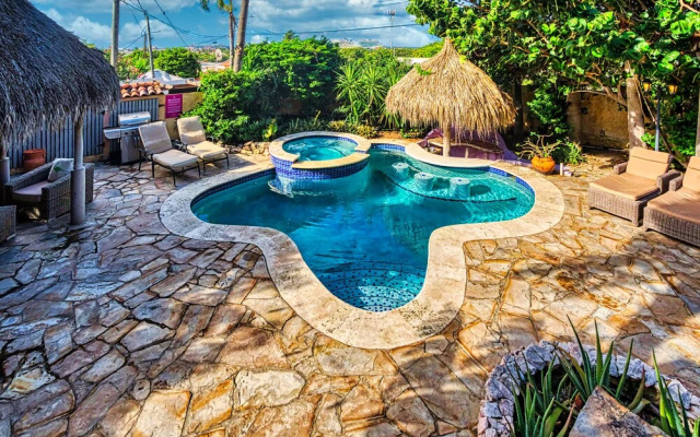 Mexican Style Villa With Private Pool, Free Utilities