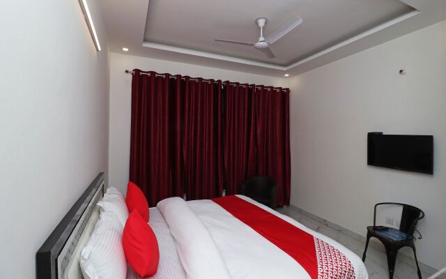 OYO 28576 Laxmi Residency