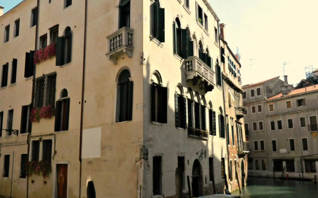 Ca' Foscolo Residence