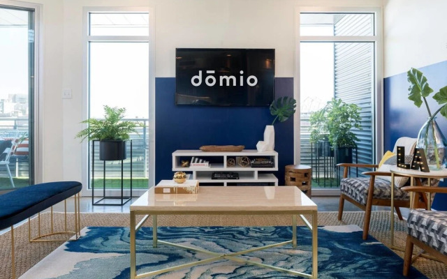 Penthouse 2br/2ba in Warehouse Dist. by Domio