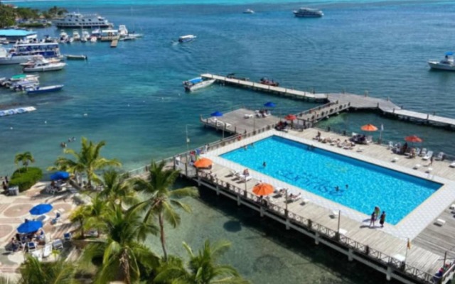 Apartamento con Playa Privada en Sunrise