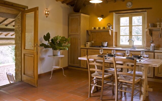 Hill-view Apartment in Lucignano With Private Terrace