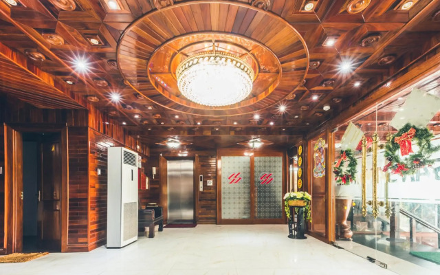 San San Hotel