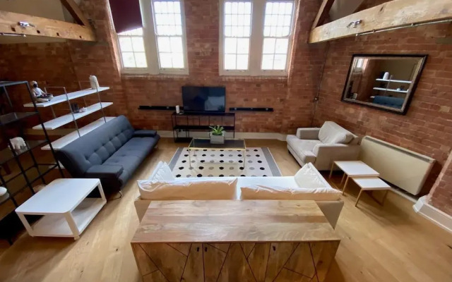 Stylish Stay in 2BD Leicester City Centre Loft