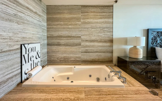 3BR Ground Floor Condo With Direct Pool Access