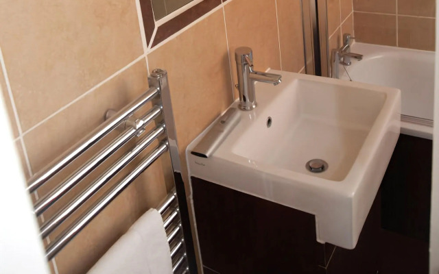 The Warwick Arms Hotel