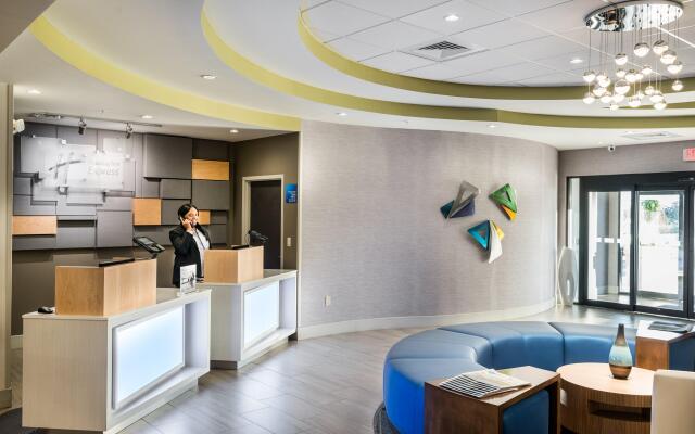 Holiday Inn Express & Suites Lakeland South, an IHG Hotel