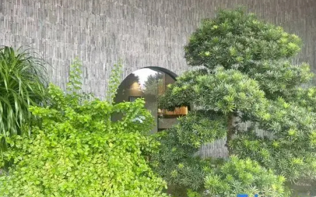 Jianguo Puyin Hotel (Shenzhen International Expo Center & Huafa Ice and Snow World )
