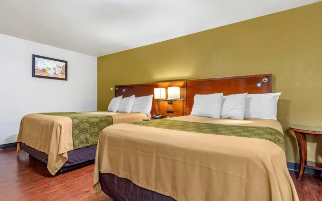 Days Inn and Suites - Tyler