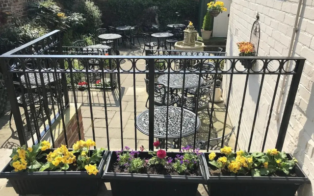 Number 61 Guest House and Tea Room