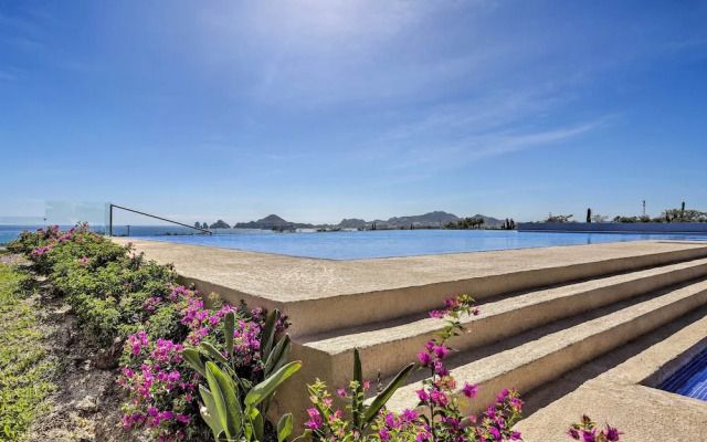 Luxe Cabo Condo w/ Ocean Views + Amenities!