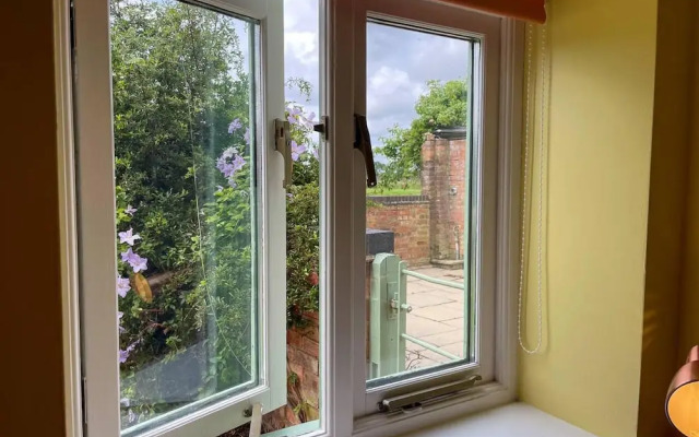 Sunshine Annex-double Bed,ensuite, Lounge, Kitchen