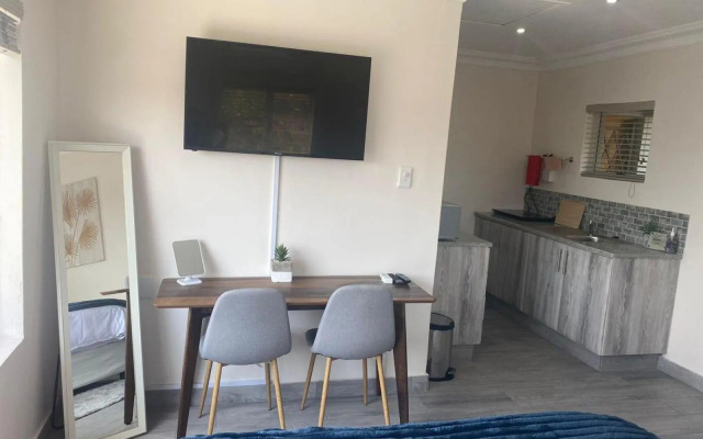 14 on Braemar Studio Apartment