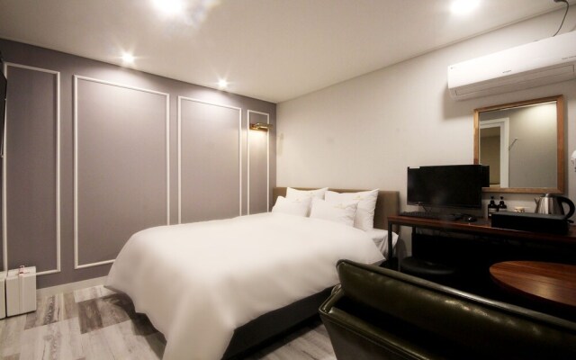 Louis Hotel Busan Beomildong