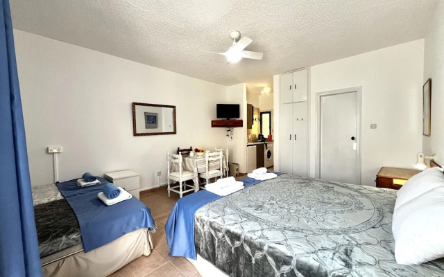 79 AN - Stay Nissi Chrysland Studio 111