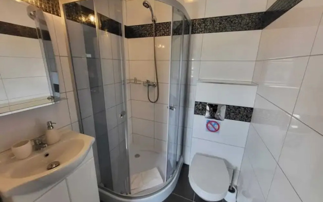 Comfortable Apartment, 5 Bedrooms, Summer Pool