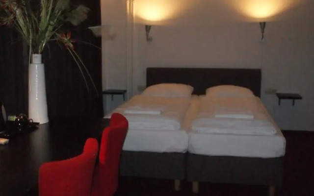 Rumors Hotel Bar & Cuisine