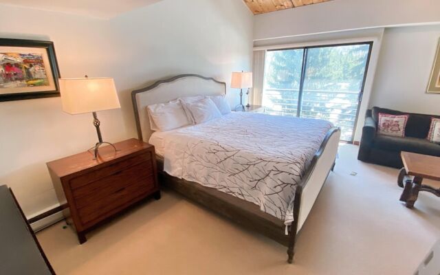 #303 Vail International