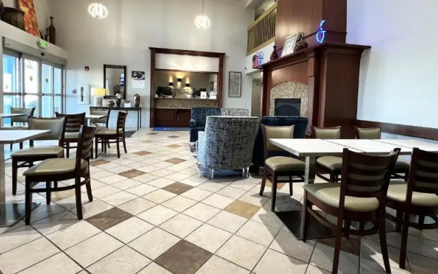 Baymont Inn & Suites Litchfield