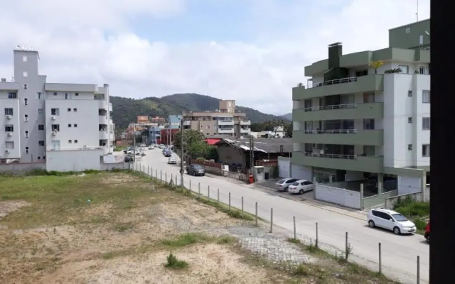 Apto em Bombinhas 400m do mar