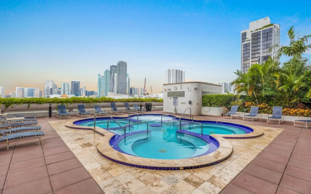 Serene and Modern Apartment Centrally Located