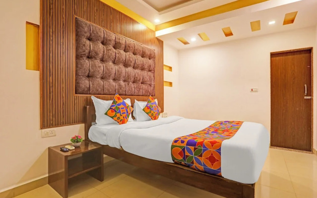 Fabhotel 22 Squares Living Spaces