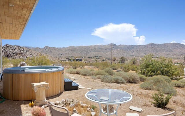 House Of Intellect - Hot Tub, Pool Fire Pit And Views! 1 Bedroom Home by Redawning