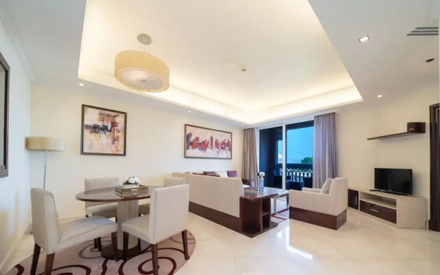 Spacious One Bedroom with Beach Access