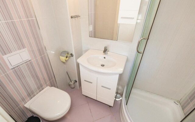 Beautiful Home in Pag With Wifi and 6 Bedrooms