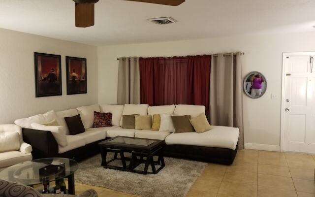 2Bed 2Bath Half Duplex Home
