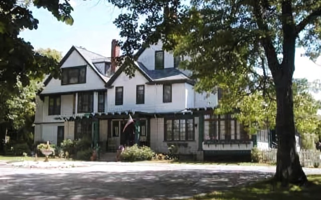 Eden Manor