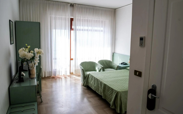 Hotel West End