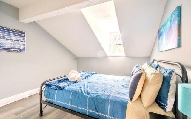 Charming 2BR Apartment - Downtown Hamilton