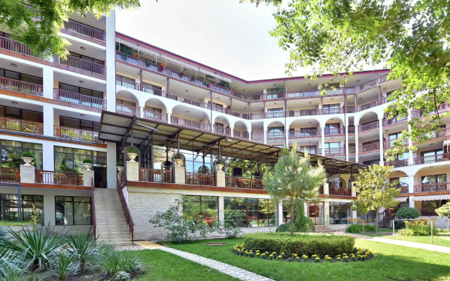 Estreya Residence Hotel and SPA
