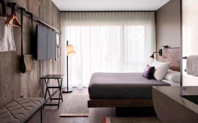 Moxy Chicago Downtown