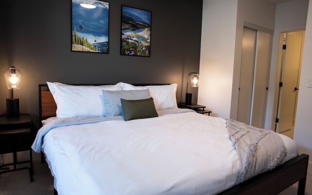 Birdies and Bears by Revelstoke Vacation