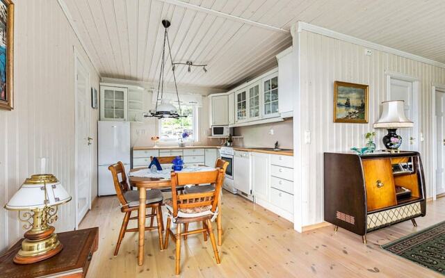 10 Person Holiday Home in Kalvag-by Traum