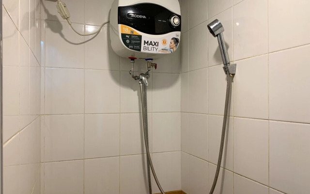 Homey And Tidy Studio At Green Pramuka City Apartment