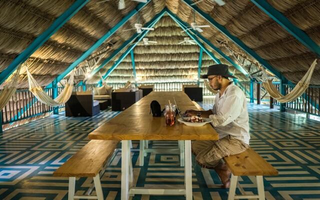 Jungle Lodge Hotel