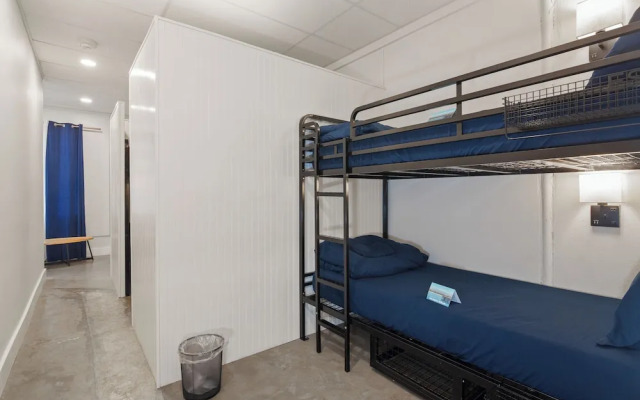 ITH Santa Barbara Beach Hostel