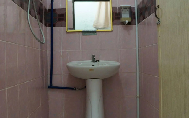 OYO 90037 The 7 Lodge Tambunan