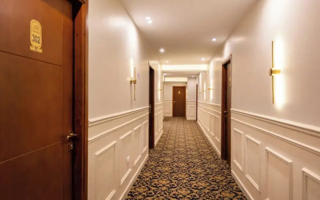 Golden Palm Sunrise Inn