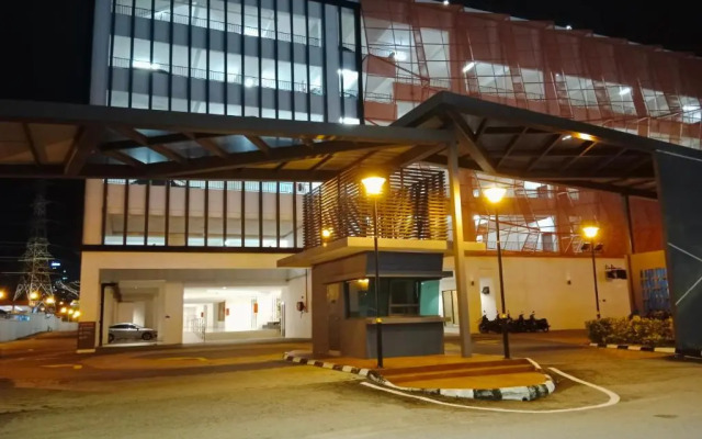 Preferred30 3R2B 7pax Meritus Perai