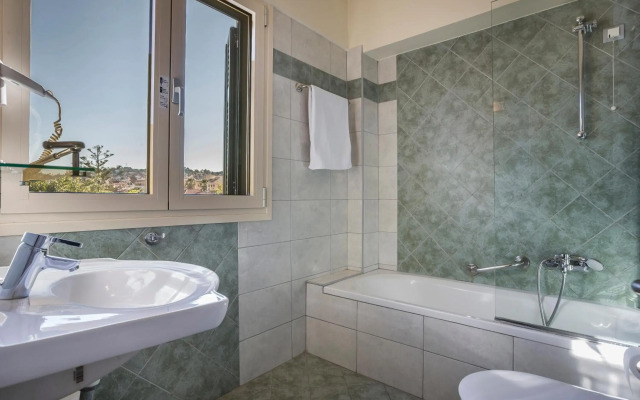 Ionian Plaza Hotel & Spa