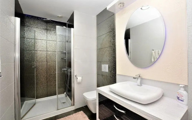 Azura Park Residence
